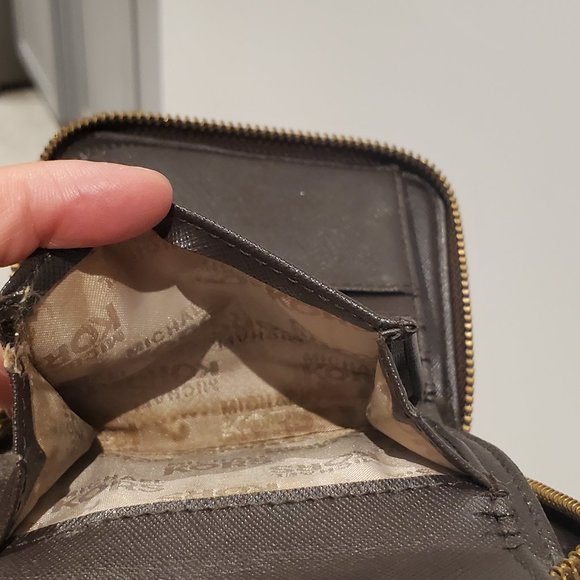 Michael Kors Monogram Wallet Brown - Picture 8 of 9